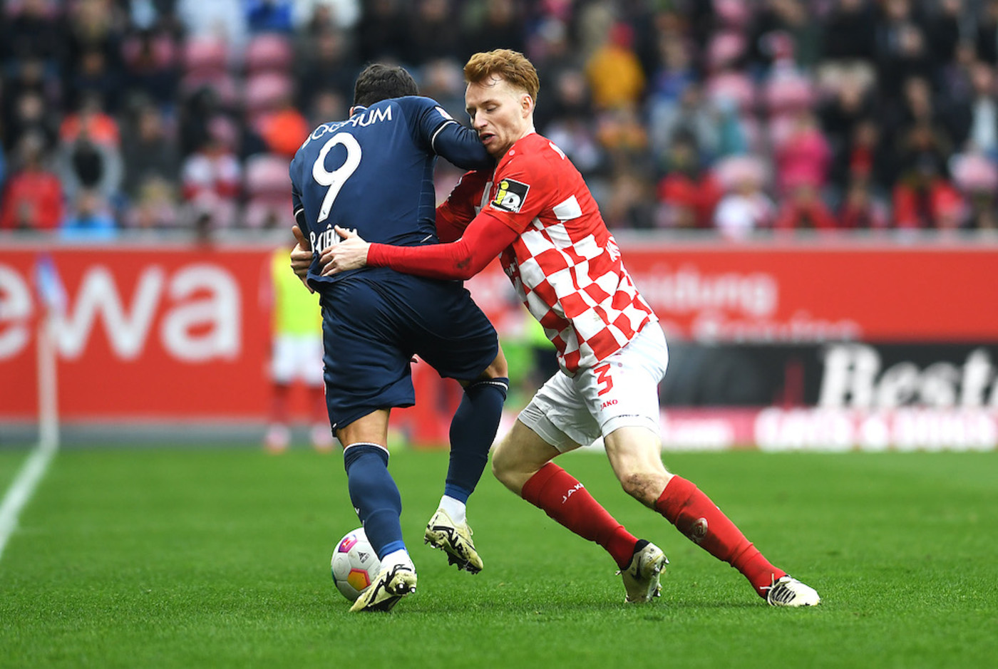 Bild till nyheten Lånekollen: Van den Berg briljerar i Bundesliga