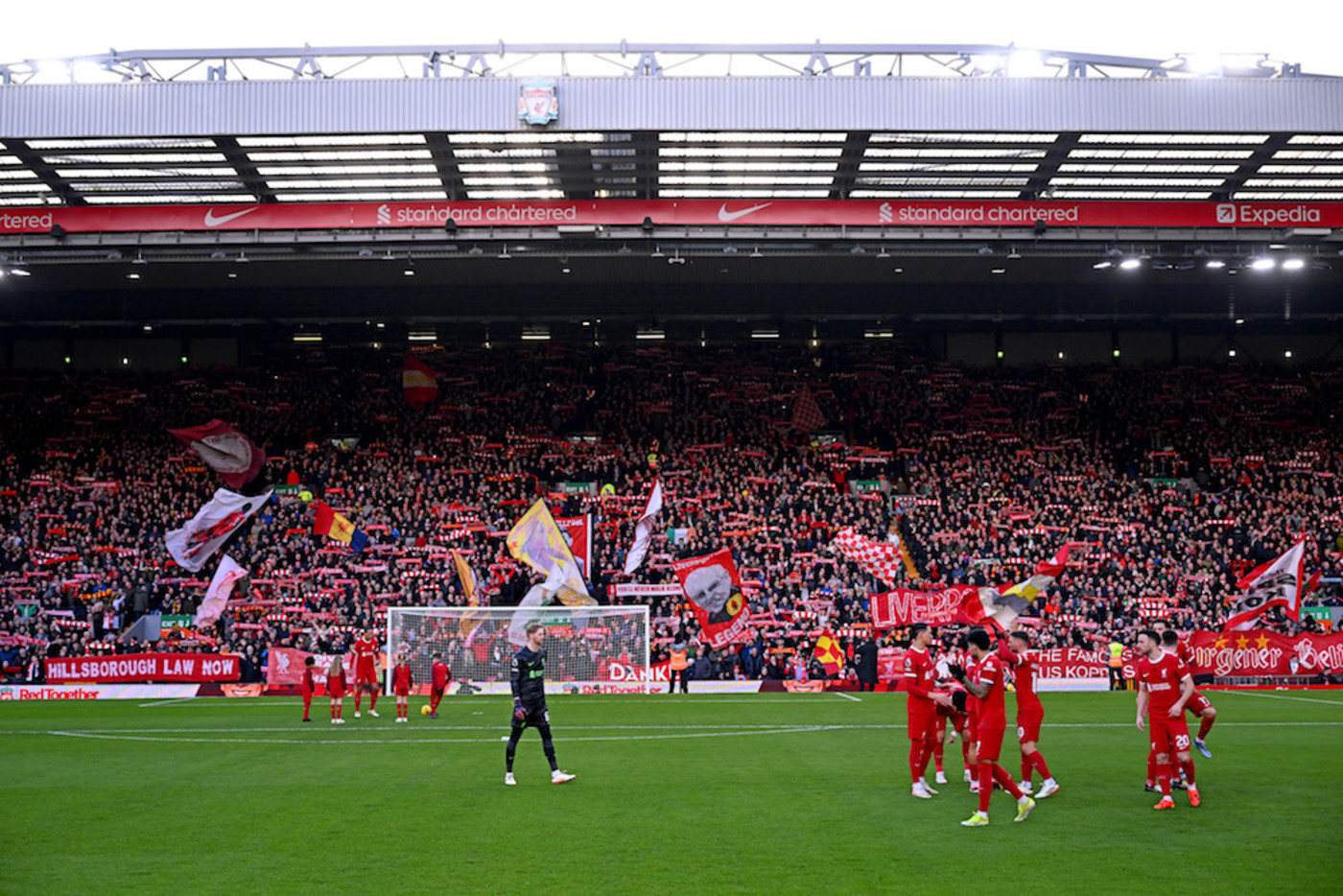 Bild till nyheten Nästa säsong kan hela The Kop stå upp