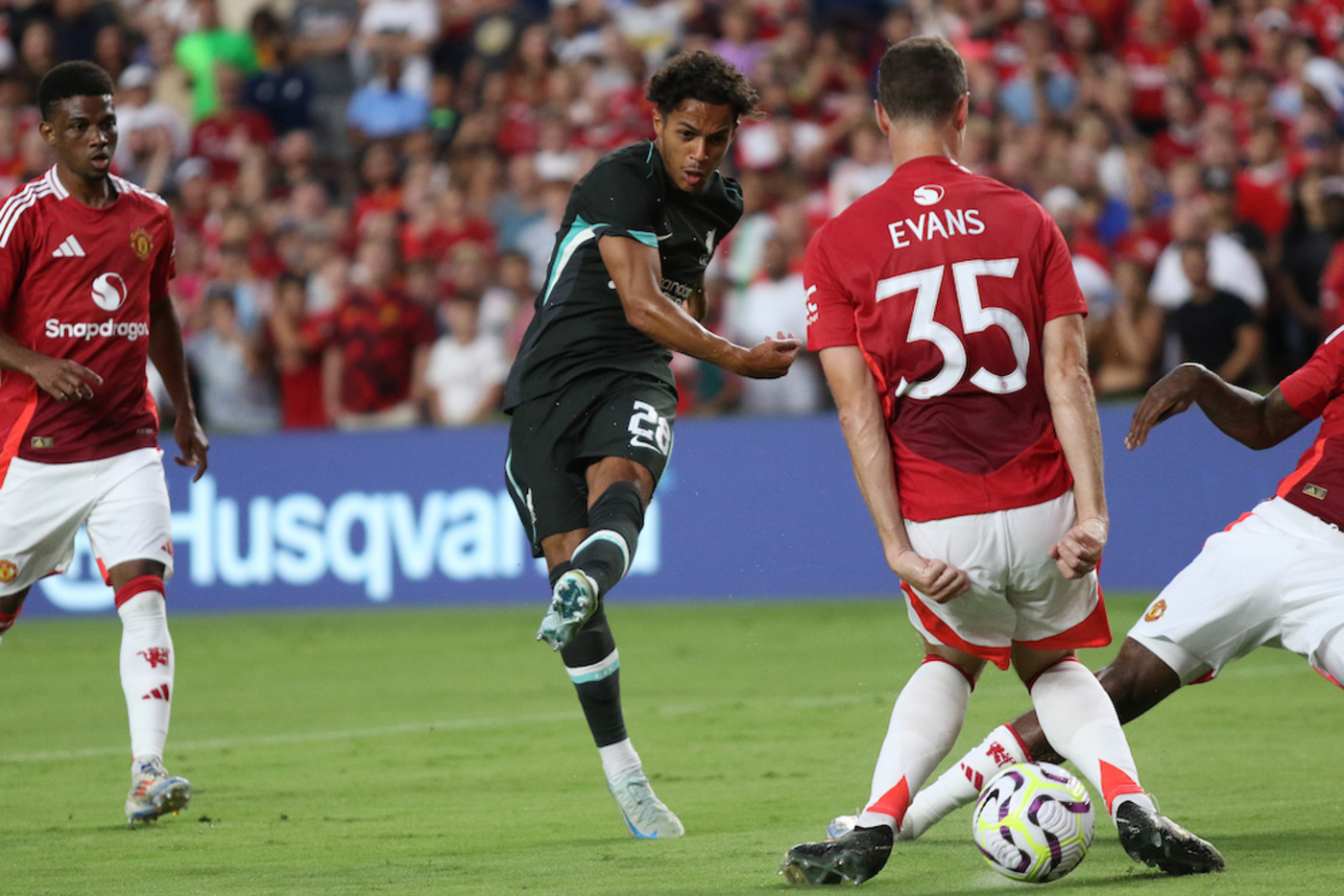 Bild till nyheten Rykte: Nobbar £15M-bud på Carvalho