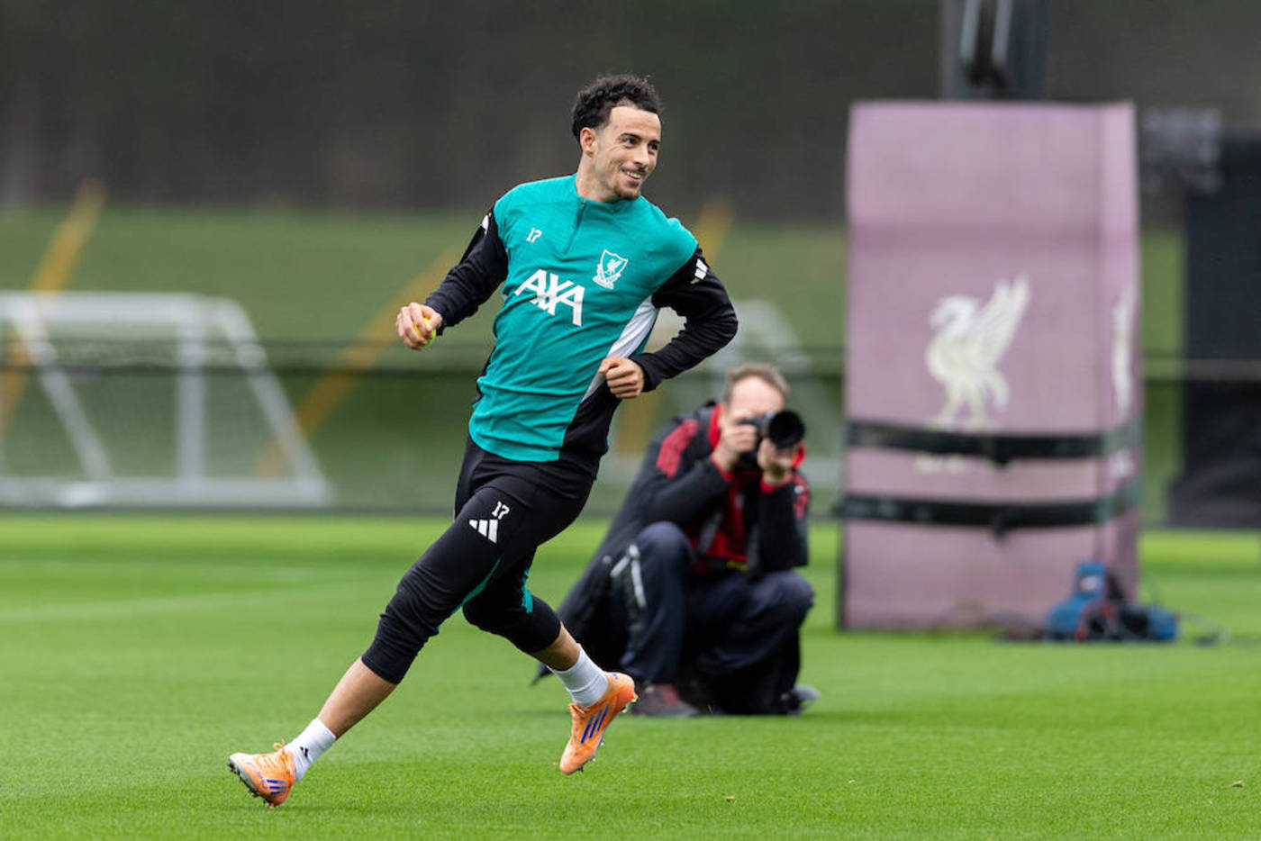 Bild till nyheten 📹 Jones i träning – Isak saknas fortsatt