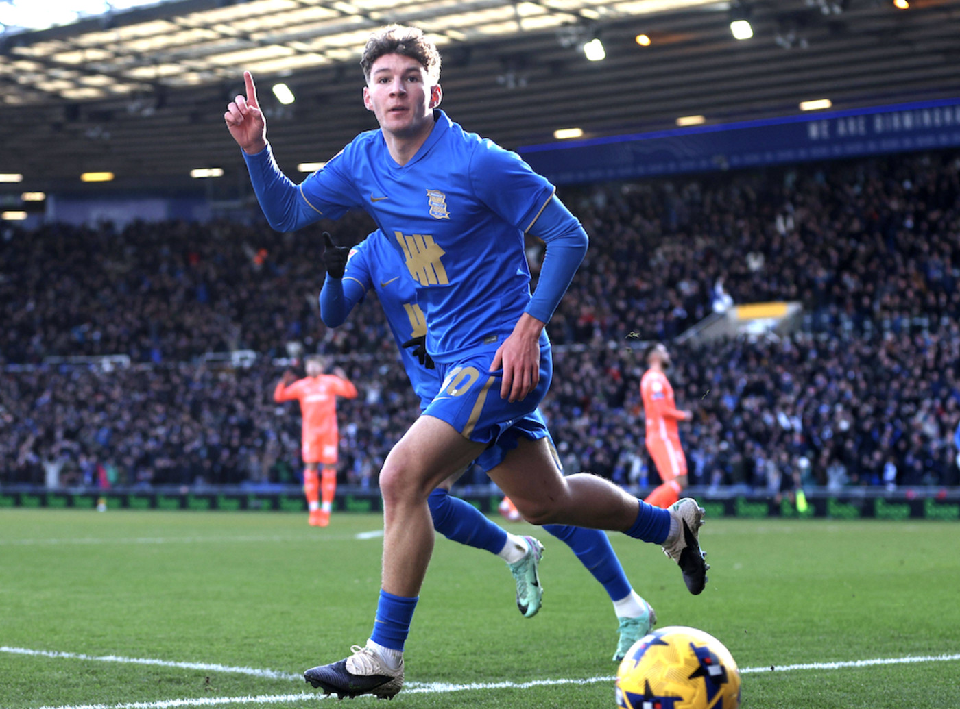 Koumas kallas hem och lånas ut på nytt