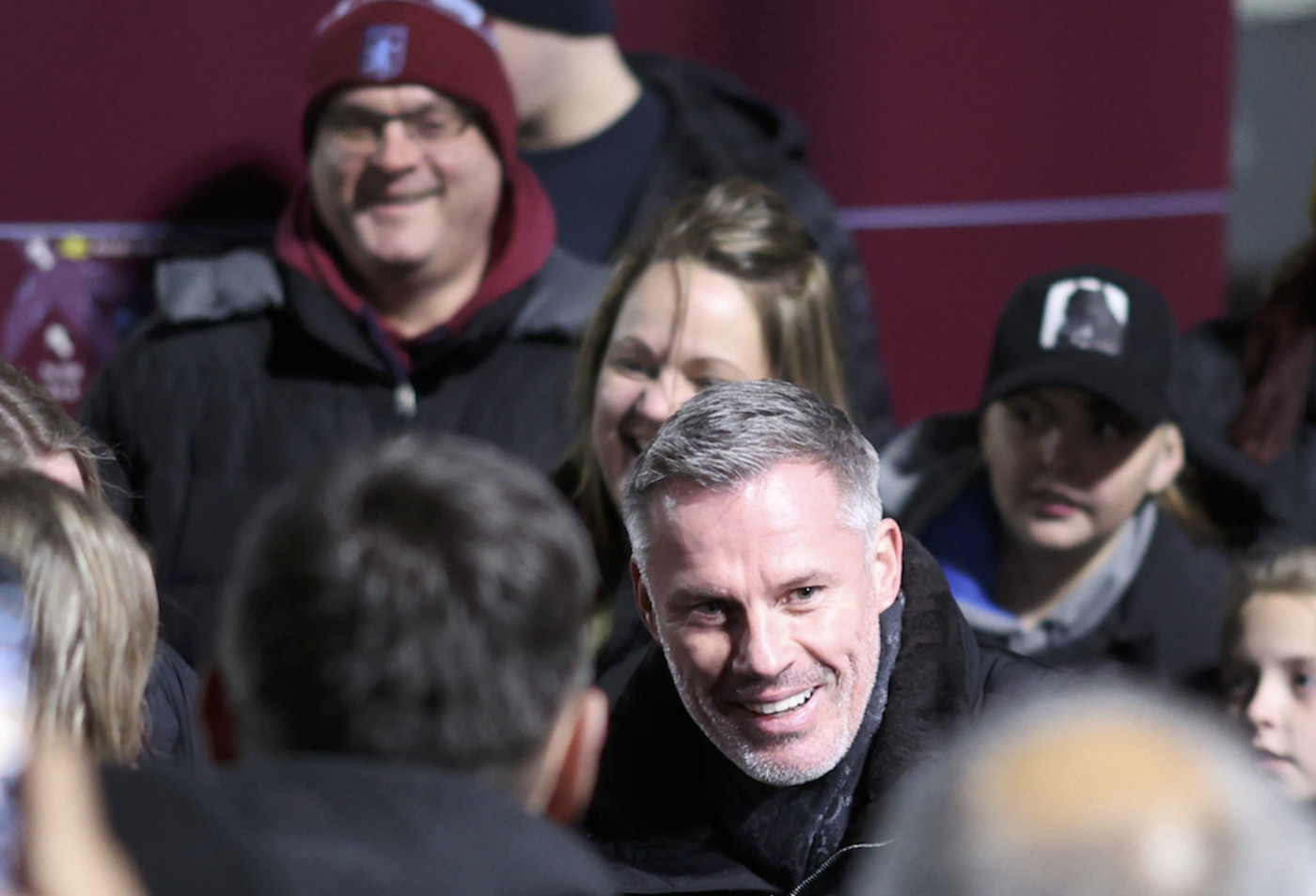 Aston Villa stämmer Jamie Carragher