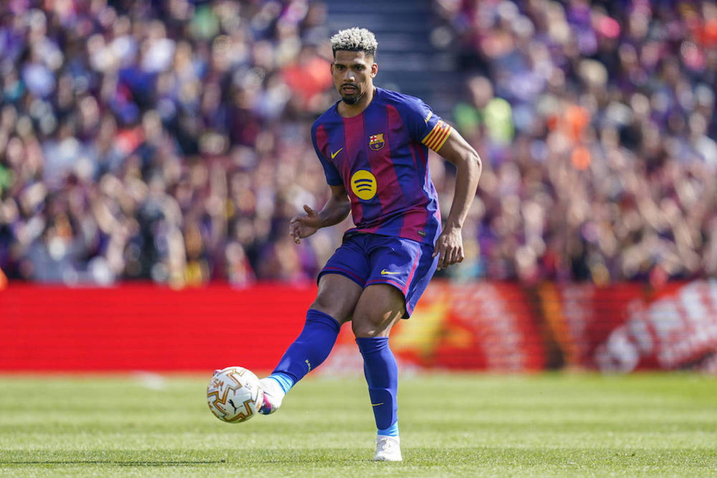 Araujo måste bryta dyster lånetrend