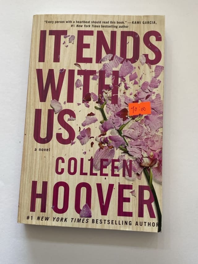 It Ends with Us by Colleen Hoover — front cover