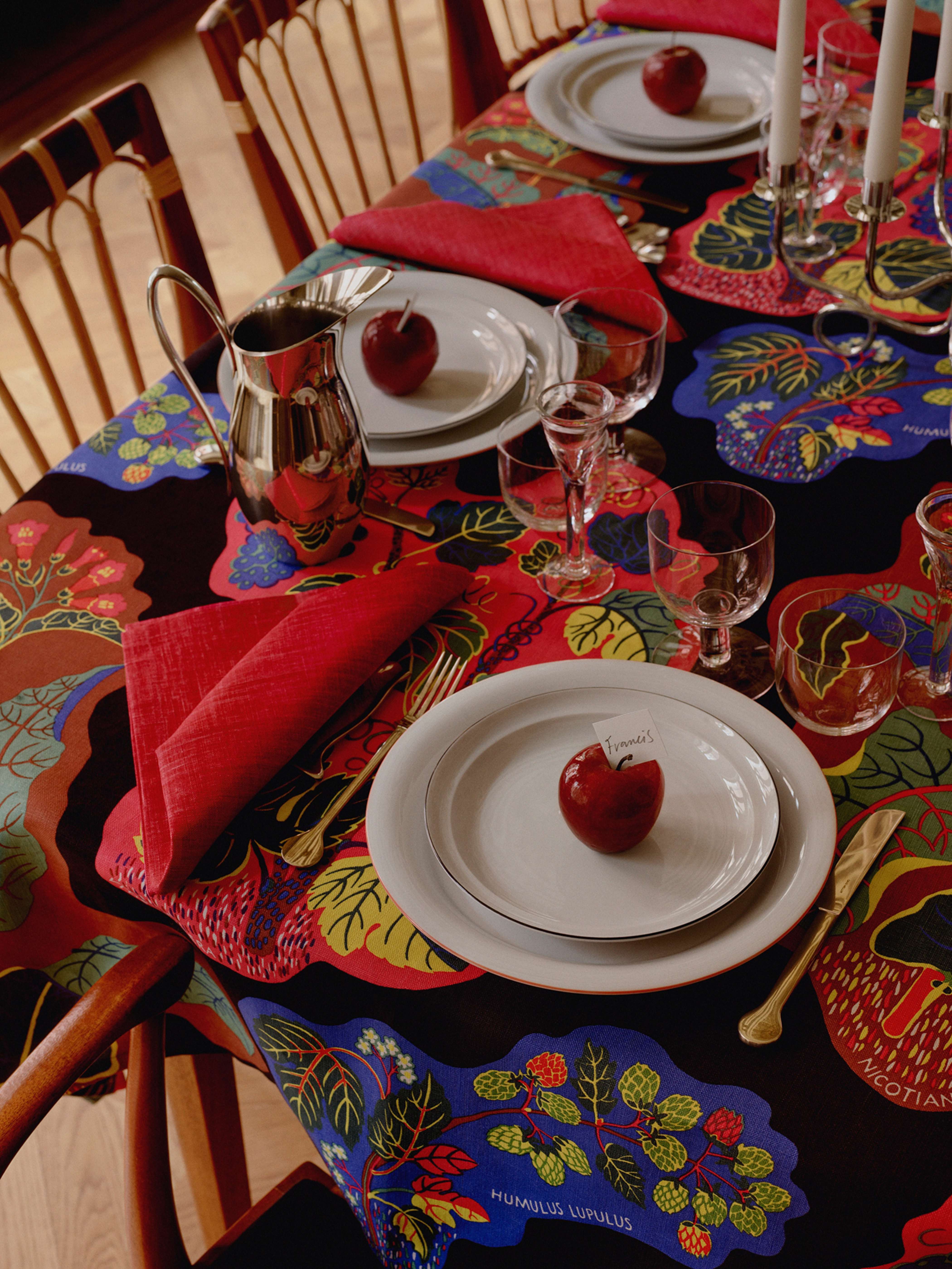 To Set the Holiday Table