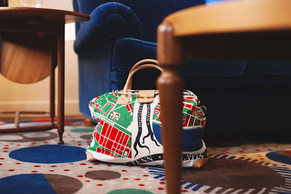 Shop exclusive fabric bags and leather bags at Svenskt Tenn