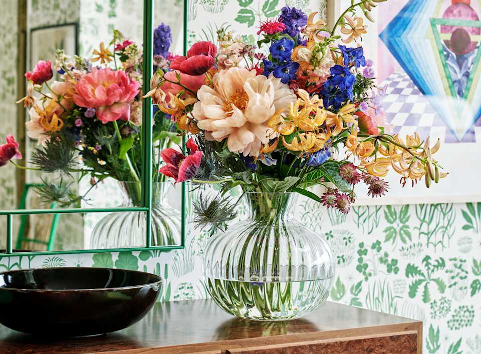 Svenskt Tenn 花瓶 Shop beautiful & elegant vases at Svenskt Tenn