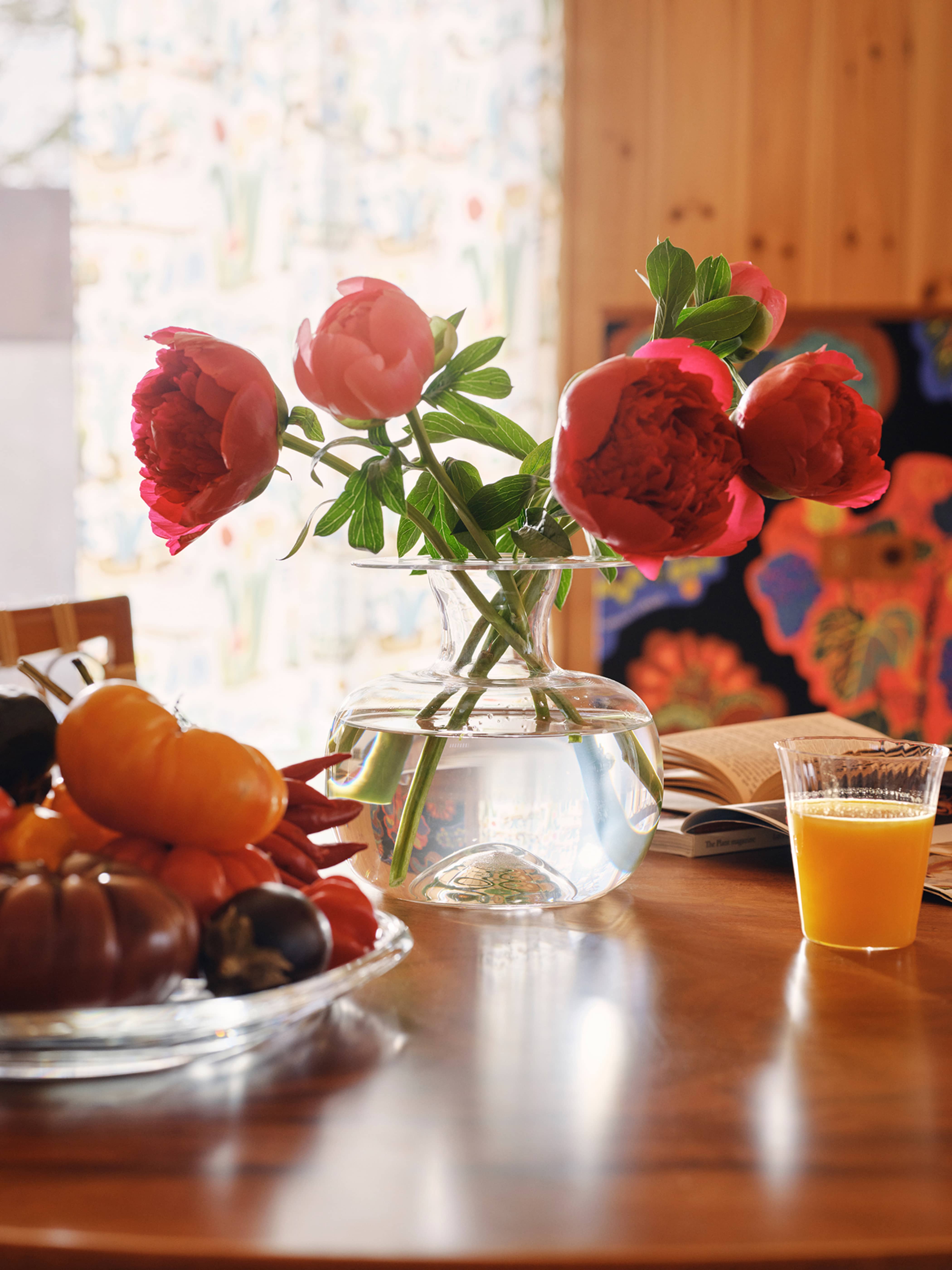 Shop beautiful & elegant vases at Svenskt Tenn