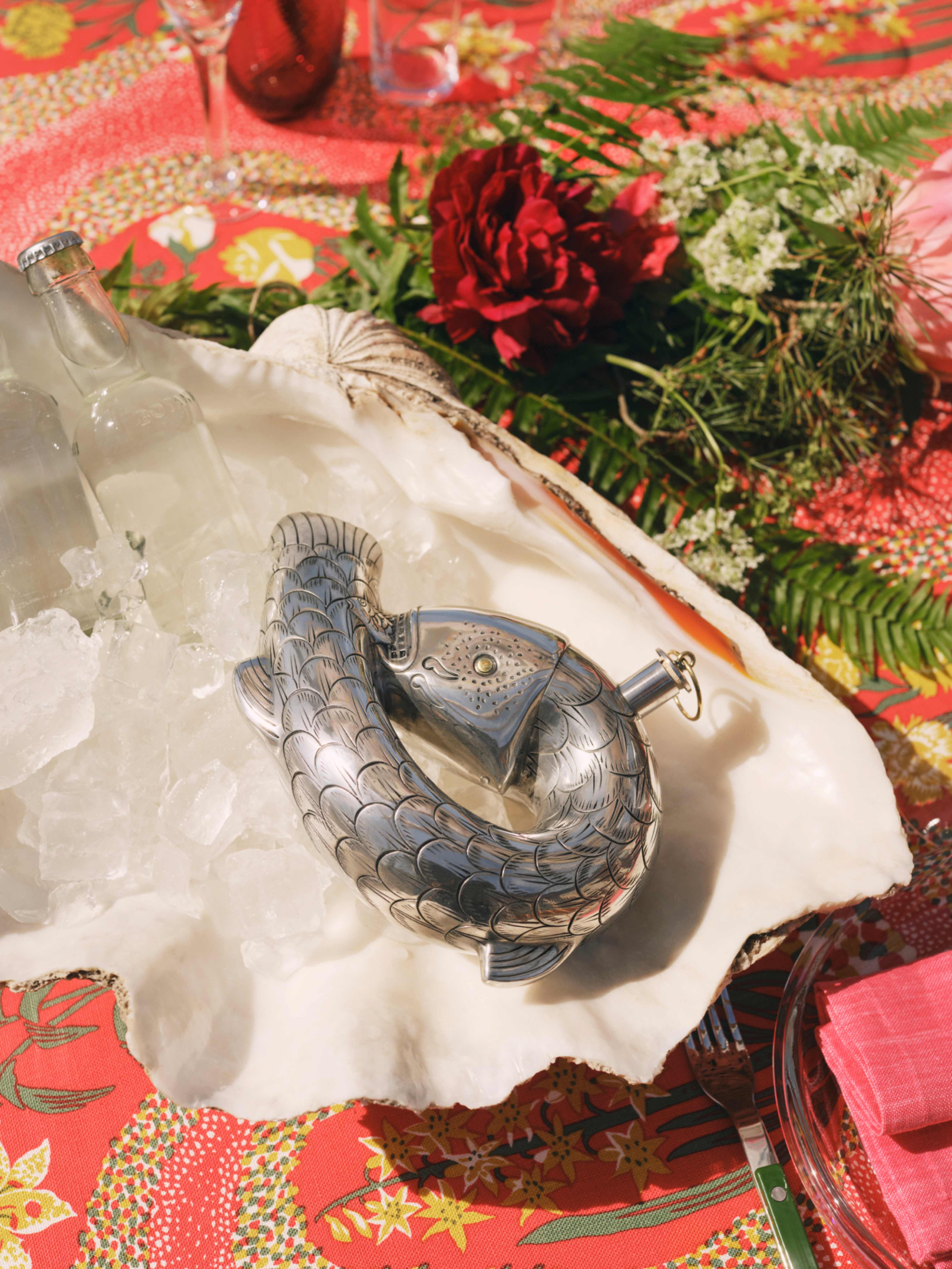 Shop decorative table setting details at Svenskt Tenn