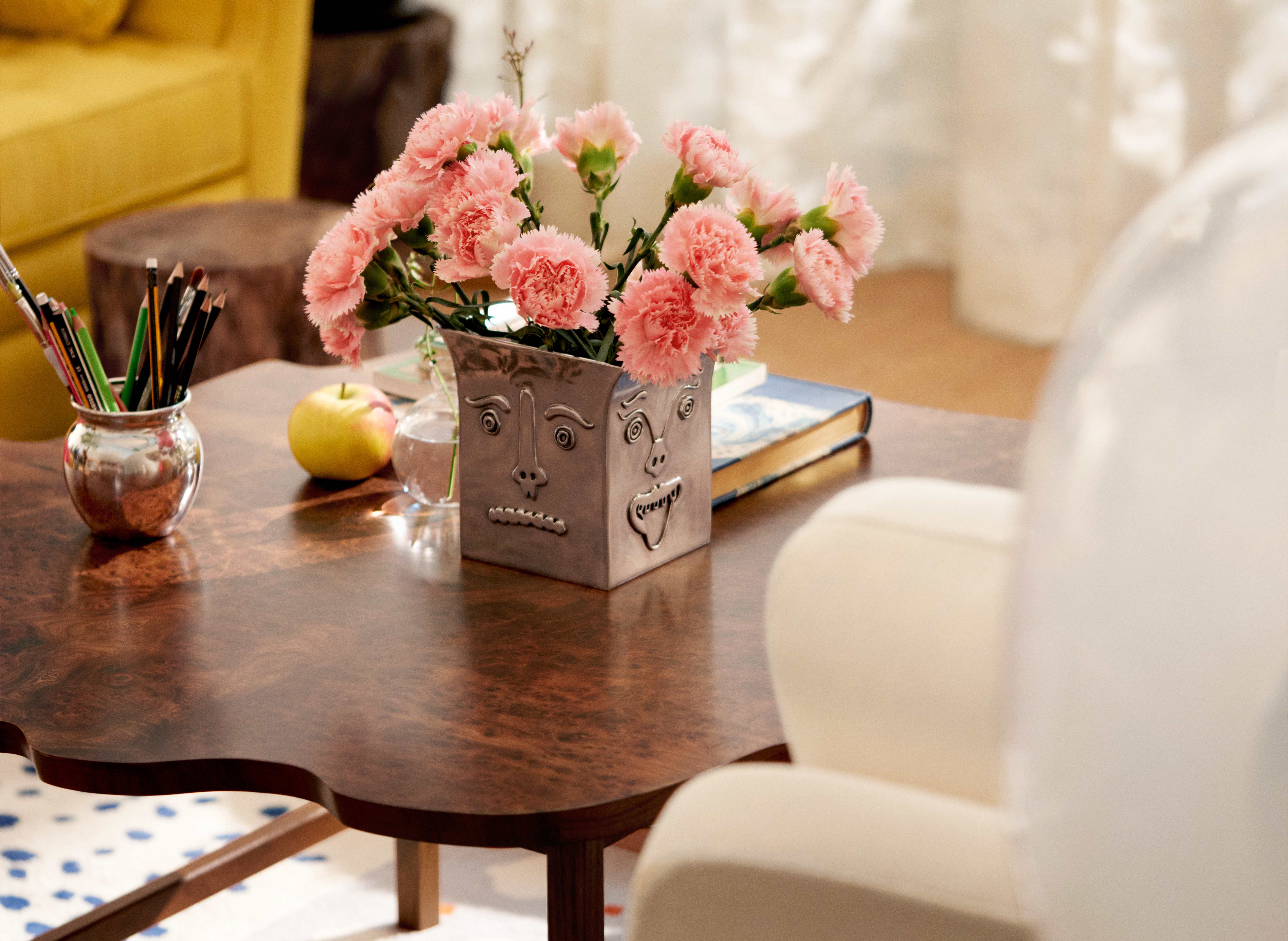 Shop elegant pewter vases & plant pots at Svenskt Tenn