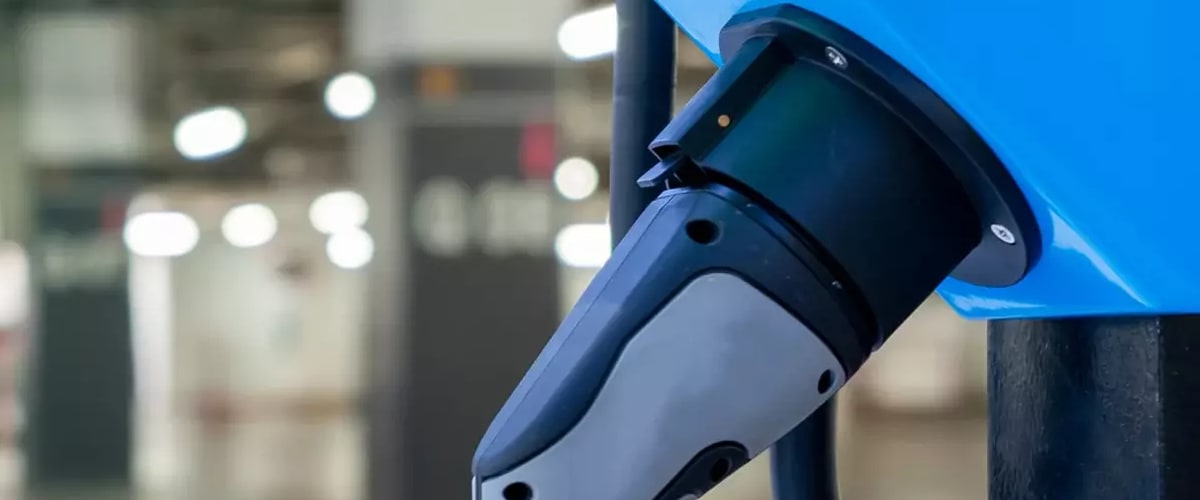 Tiefgarage mit mehreren SVO Ladestellen für Elektroautos.