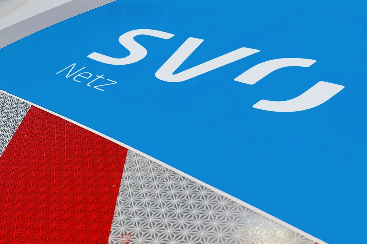SVO Netz Autobeschriftung Motorhaube