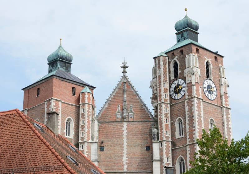 Die prachtvollen Türme des Liebfrauenmünsters in Ingolstadt.
