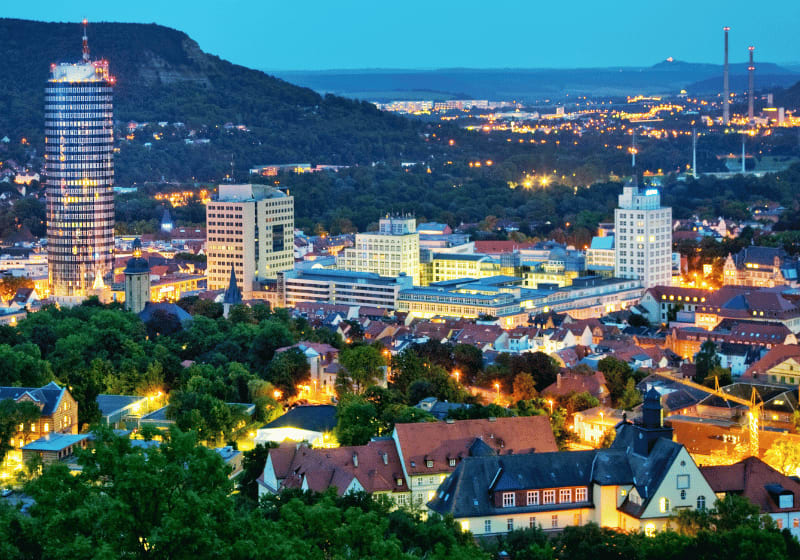Die Skyline von Jena am Abend.