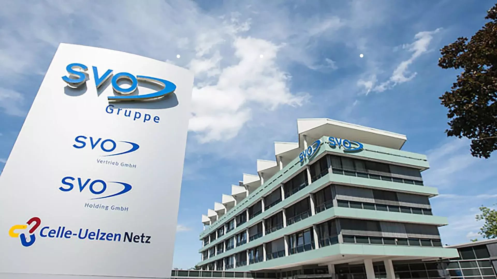 Ehemalige Außenfassade der SVO in Celle am Tag.