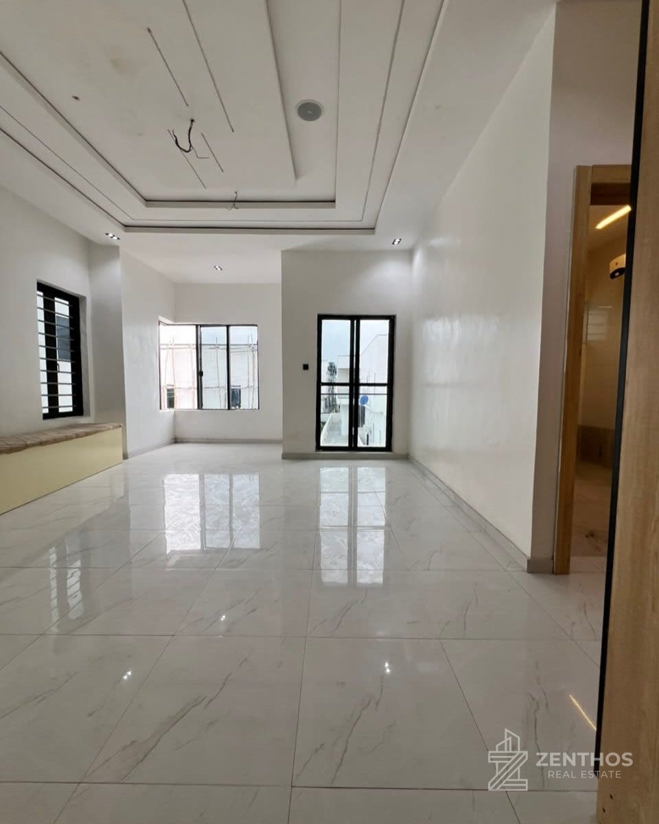 4 Bedroom Semi-detached Duplex, photo 3