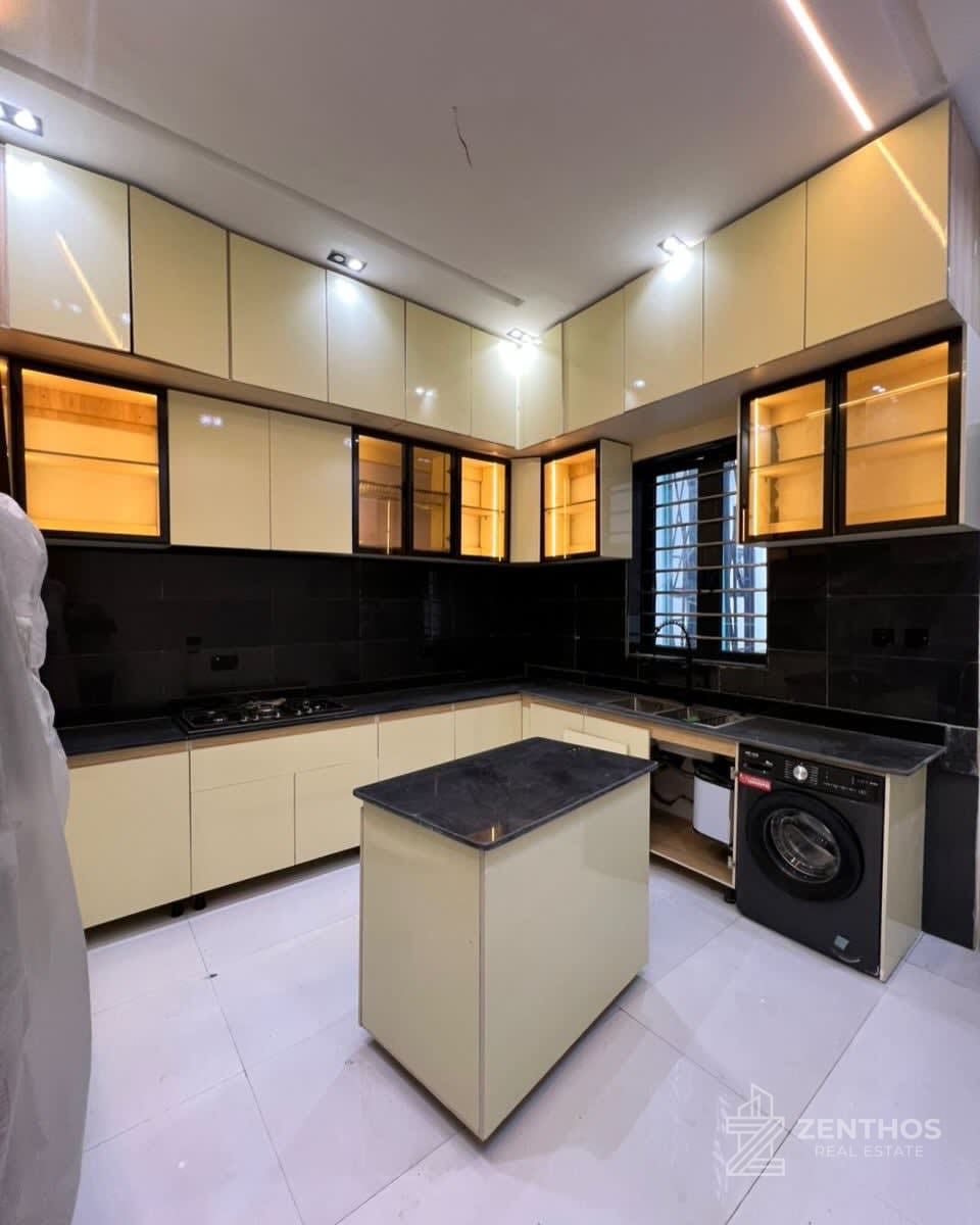 4 Bedroom Semi-detached Duplex, photo 5