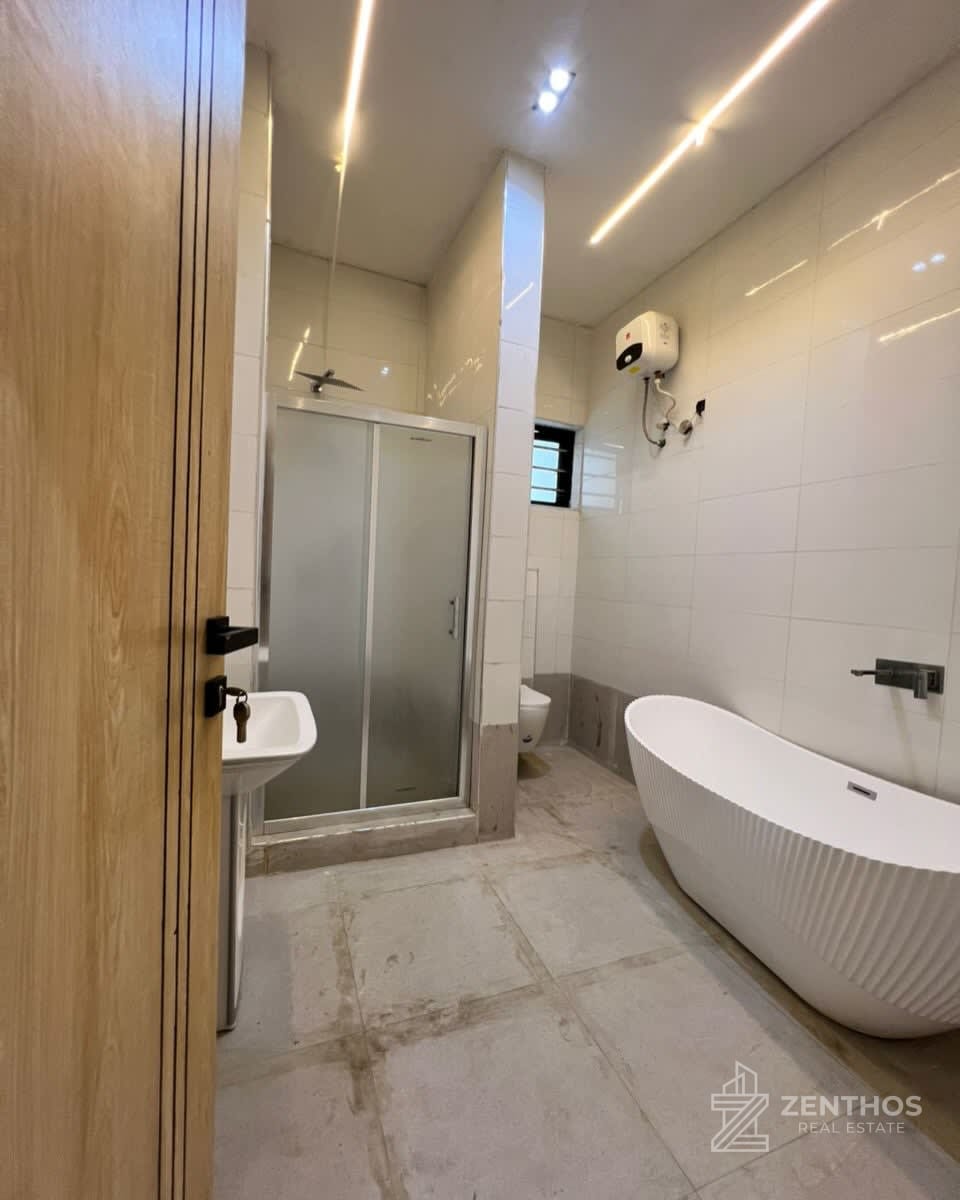 4 Bedroom Semi-detached Duplex, photo 12
