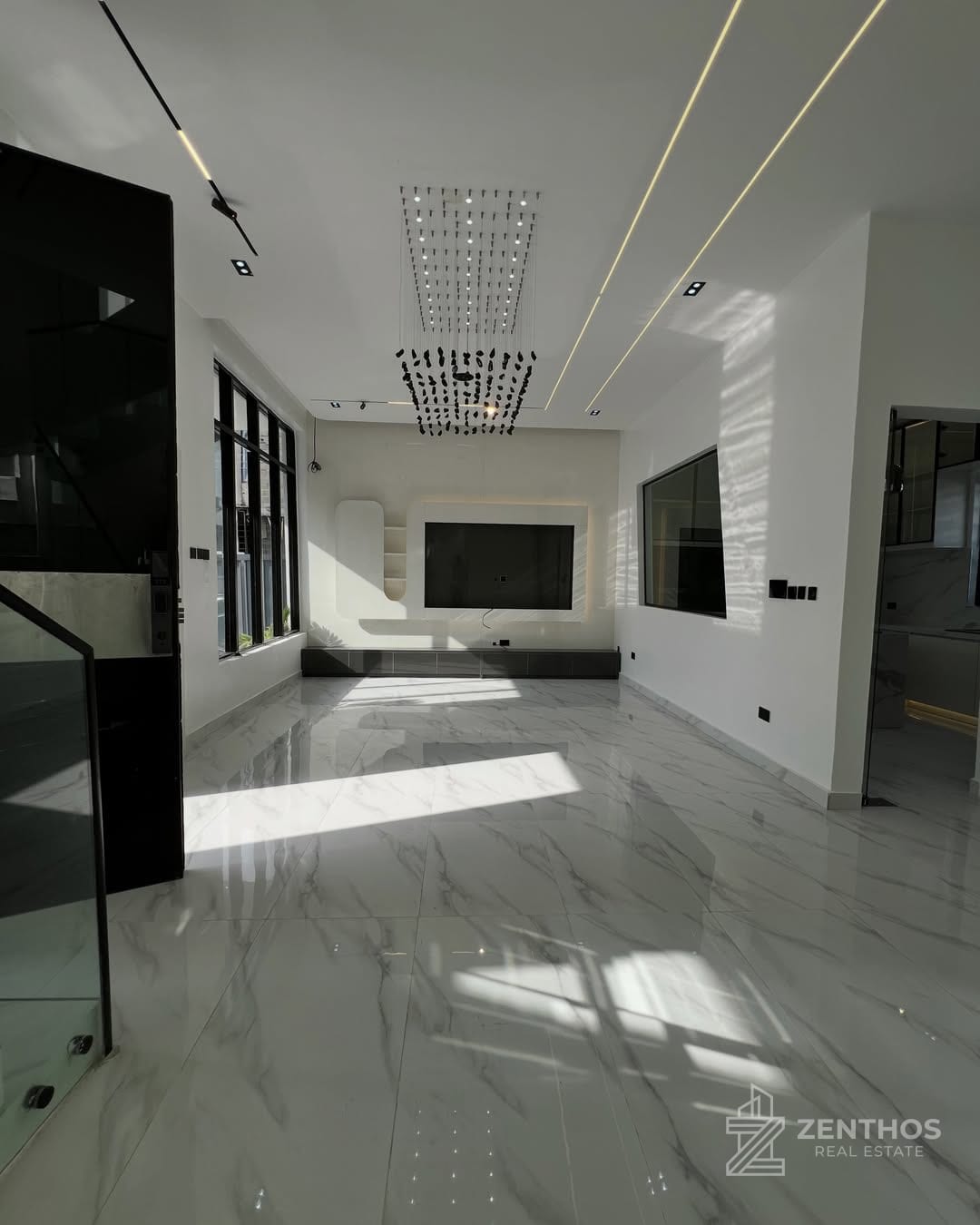 4 Bedroom Detached Duplex, photo 2