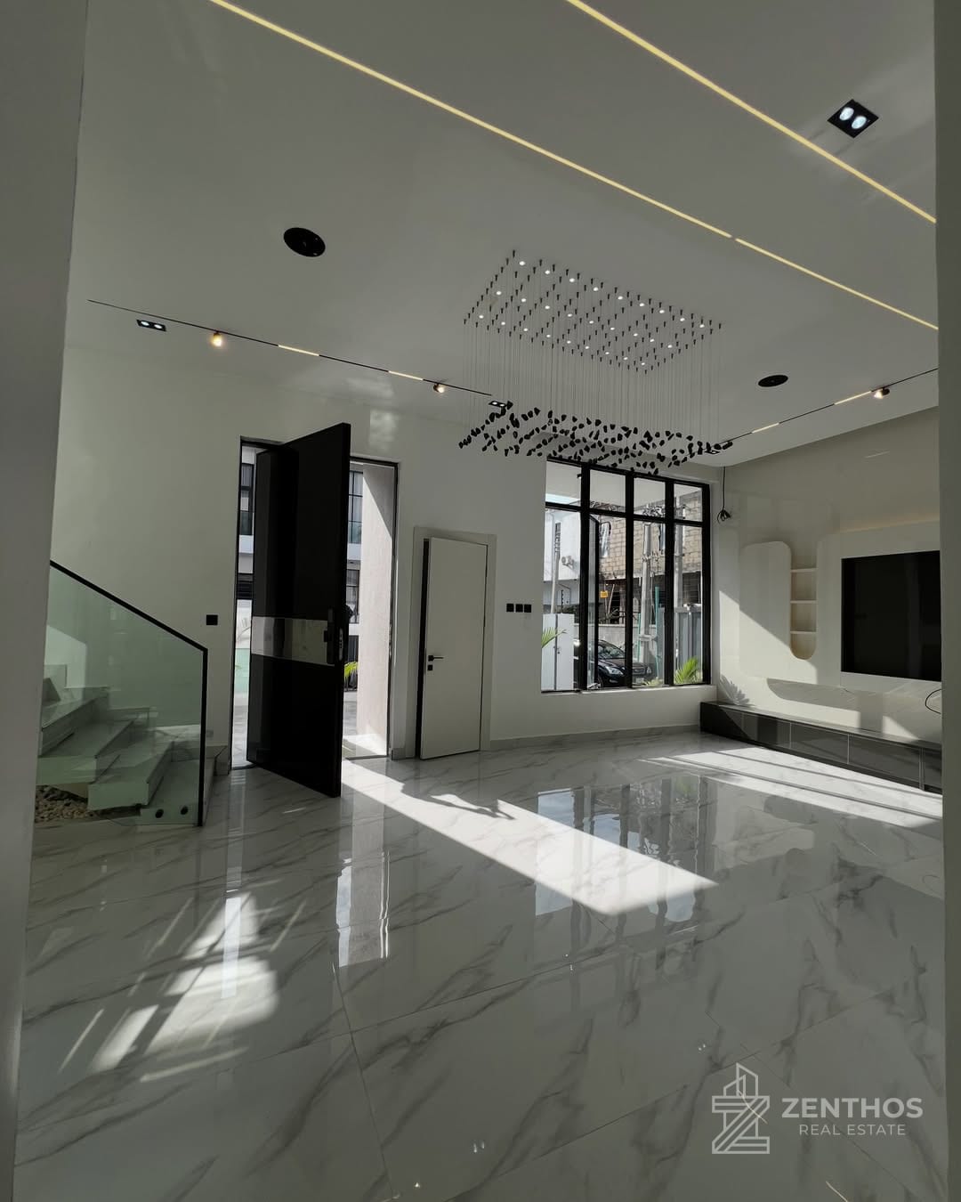 4 Bedroom Detached Duplex, photo 3