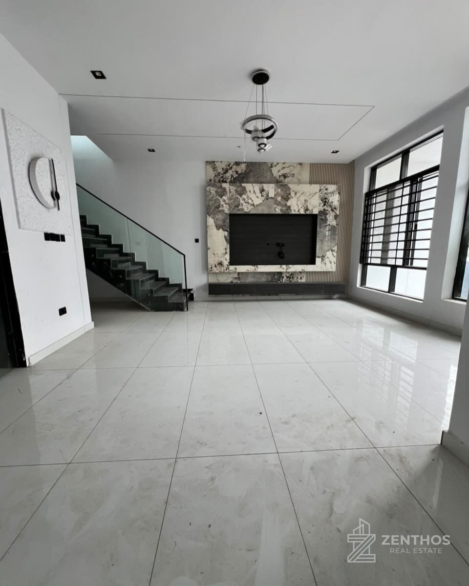 4 Bedroom Semi-detached Duplex, photo 3