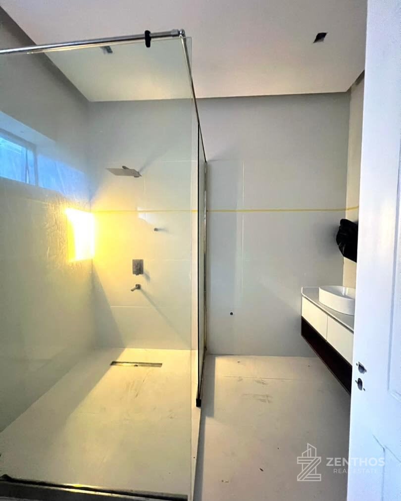 3 Bedroom Apartment, photo 12