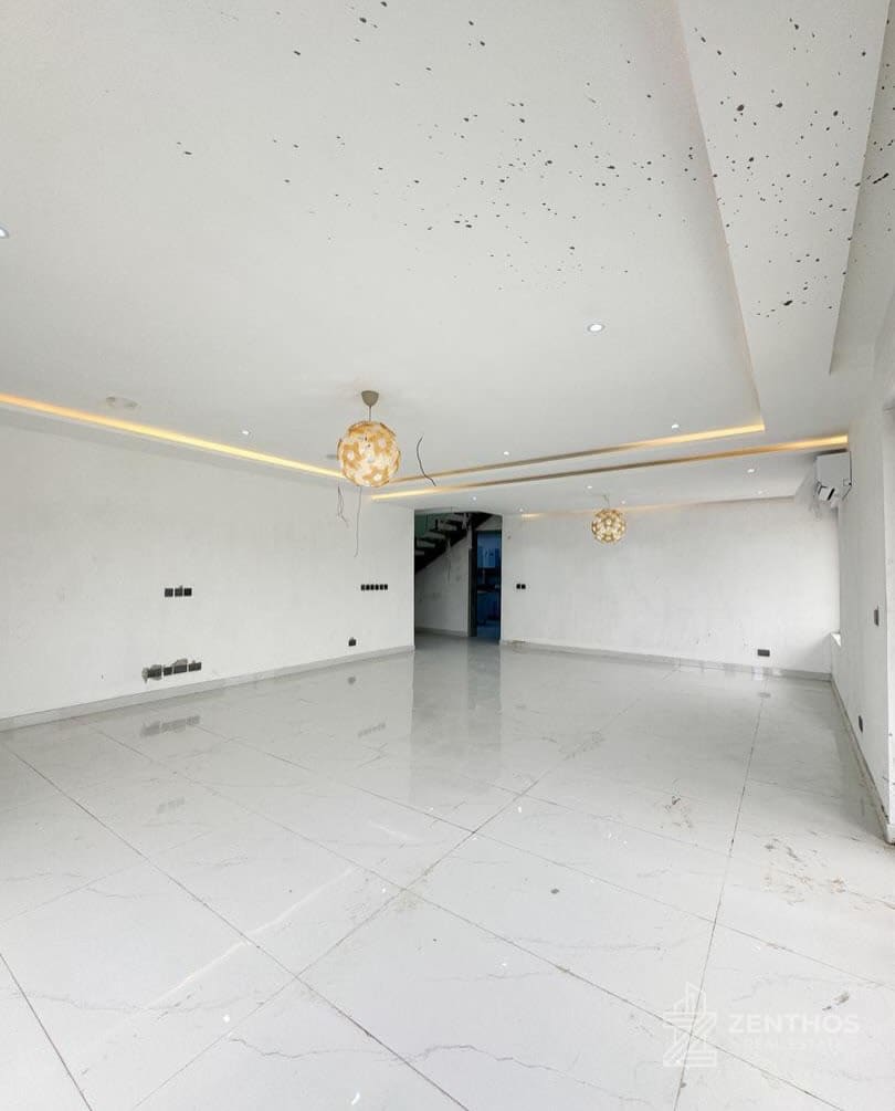 4 Bedroom Maisonette, photo 2