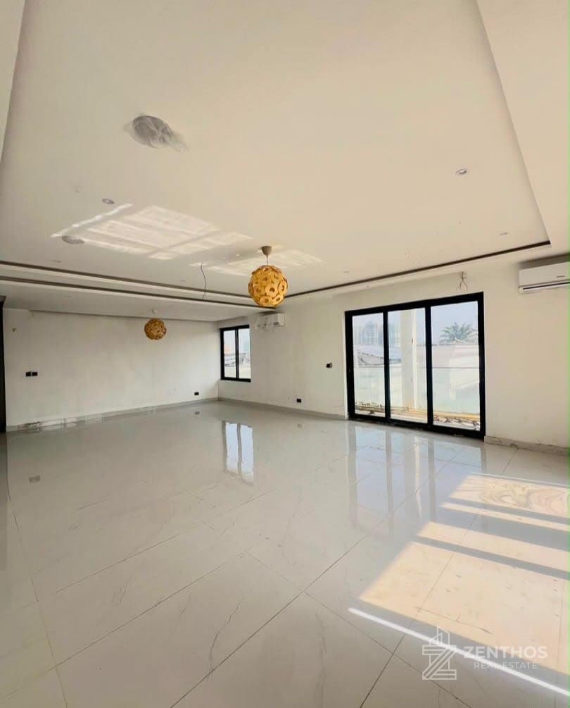 4 Bedroom Maisonette, photo 2