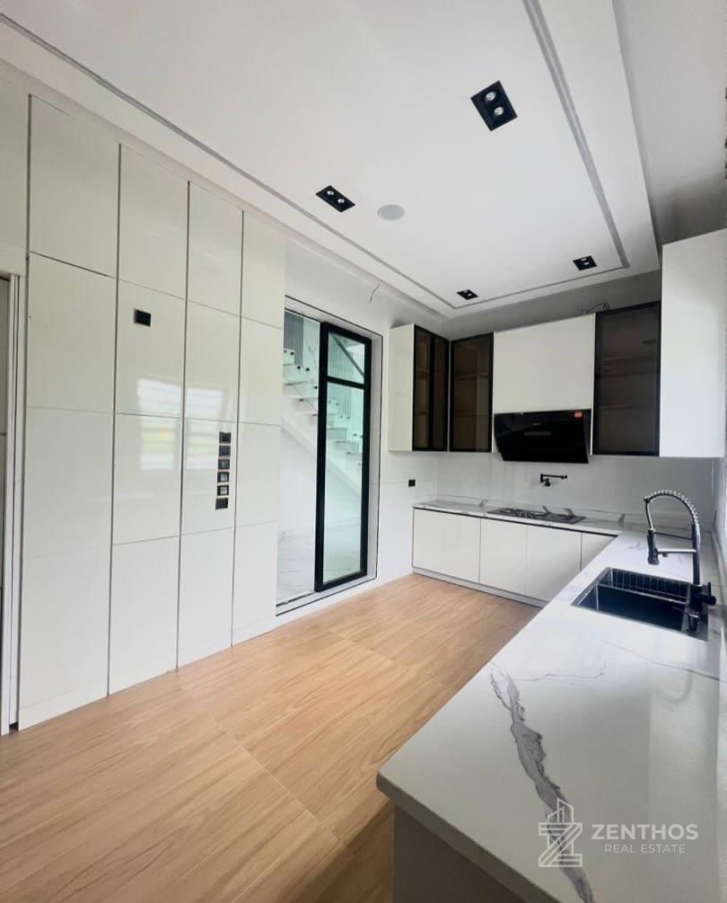 4 Bedroom Semi-detached Duplex, photo 6