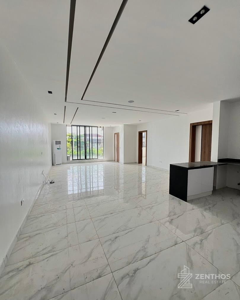 2 Bedroom Apartment, photo 2