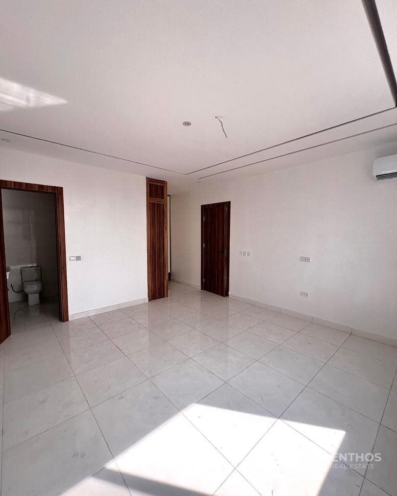 2 Bedroom Apartment, photo 9