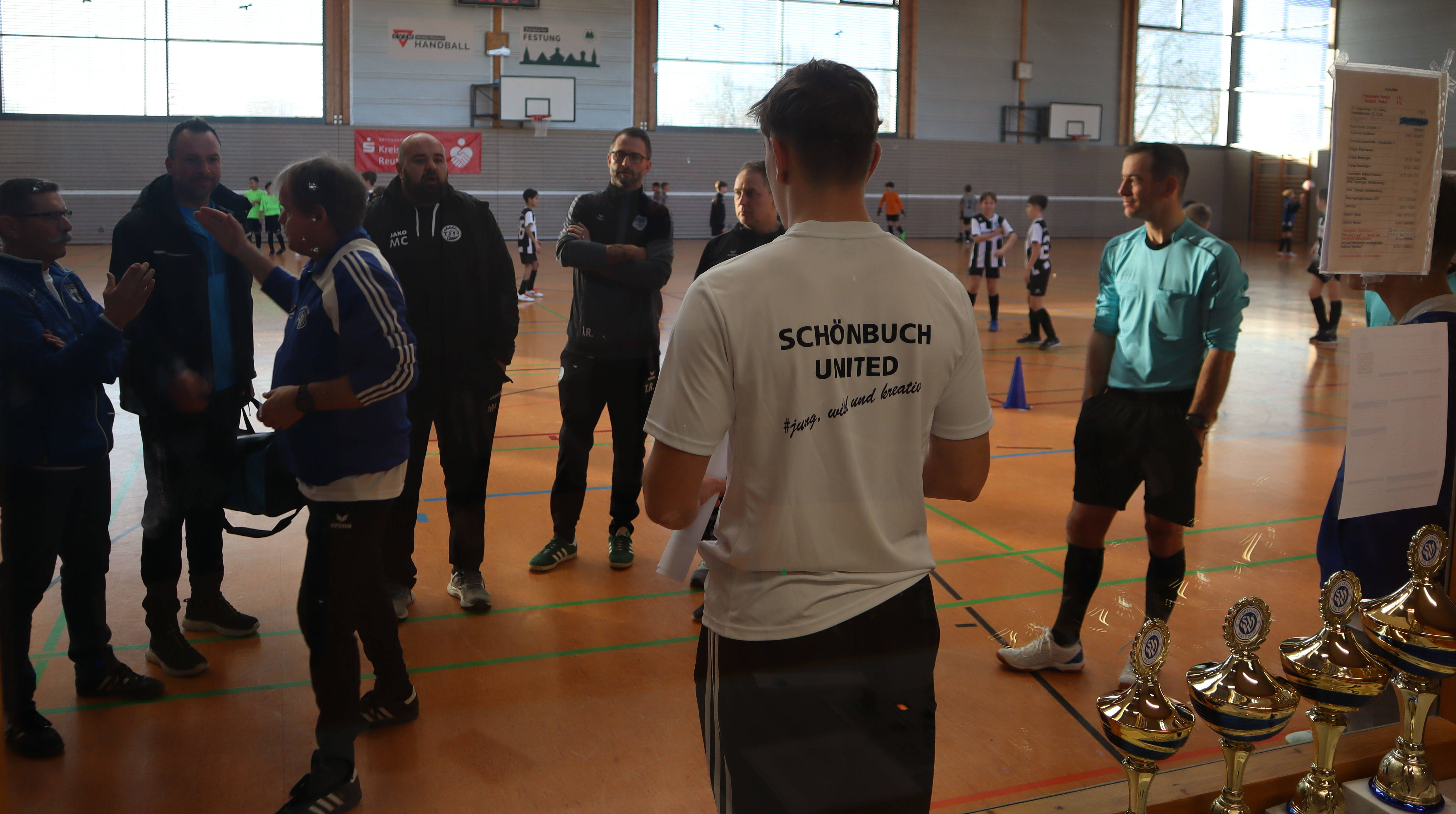Turnierbesprechung mit Trainern und Schiedsrichtern