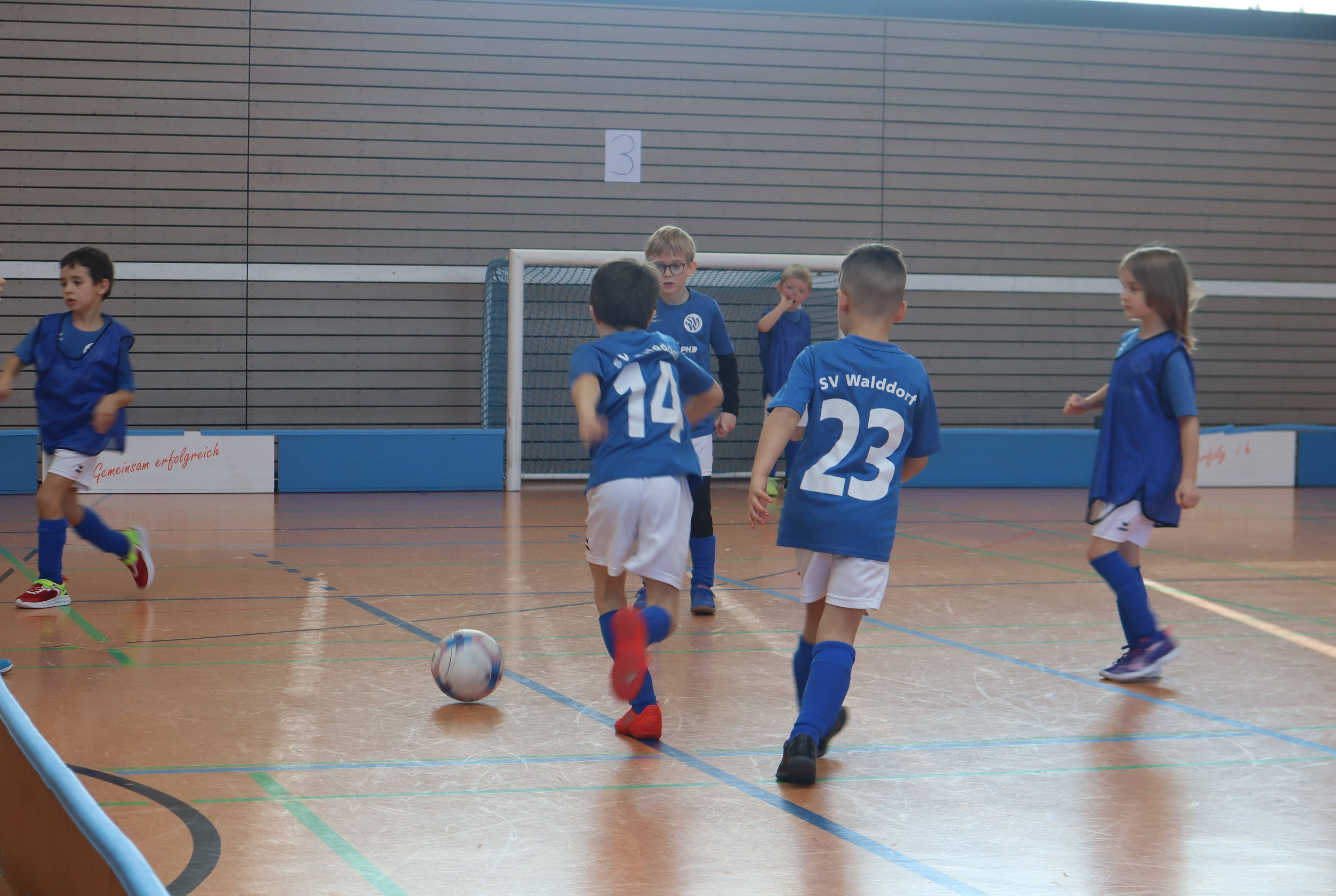 SV Walddorf gegen SV Walddorf ... mit blauen Hemdchen 🤣