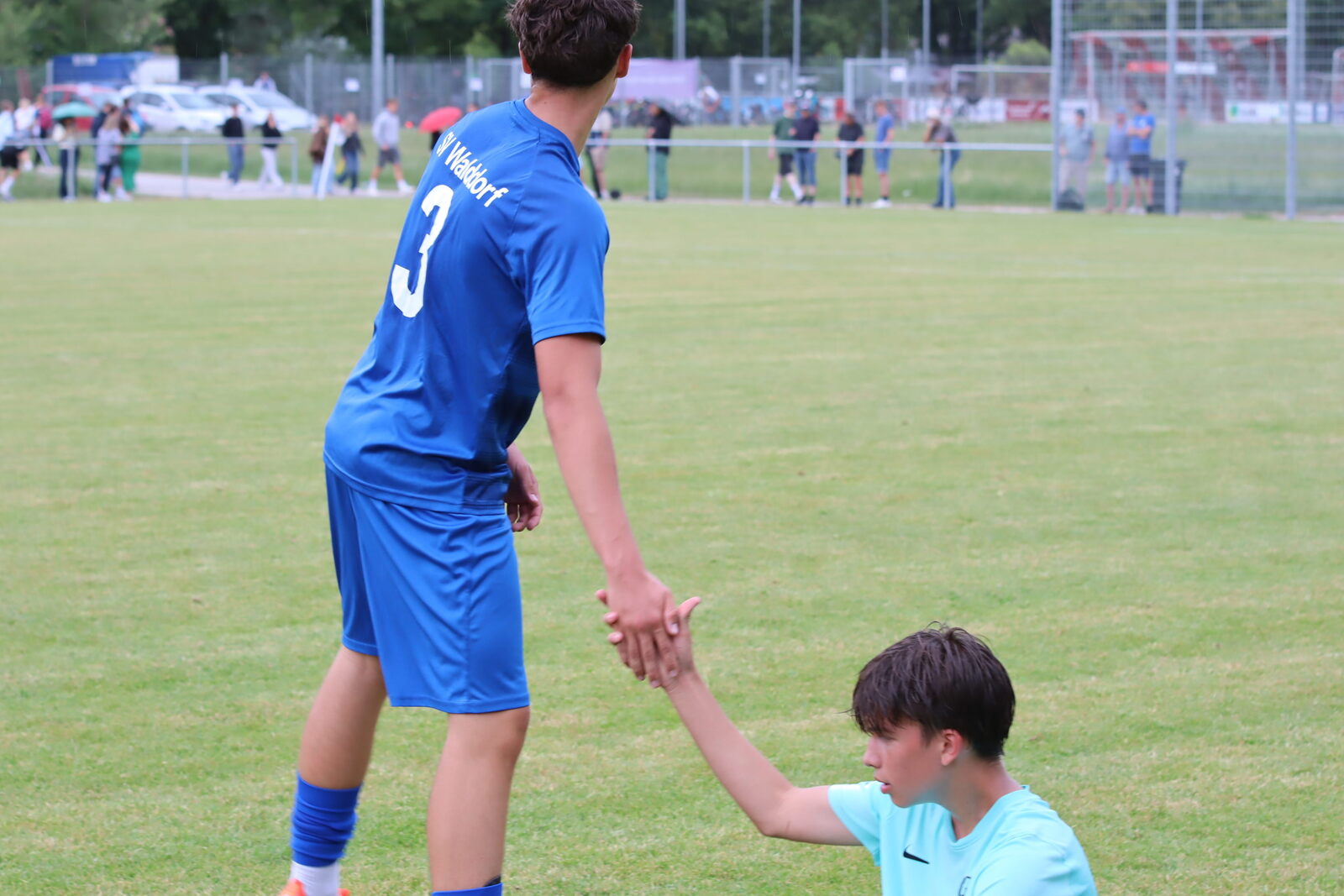... faires Abklatschen mit dem Gegner ...