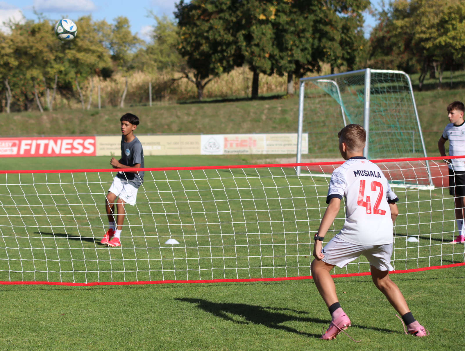 Fußball-Tennis zur Schonung der müden Beine