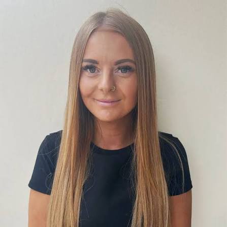 Samantha, Senior Stylist / Extension Specialist