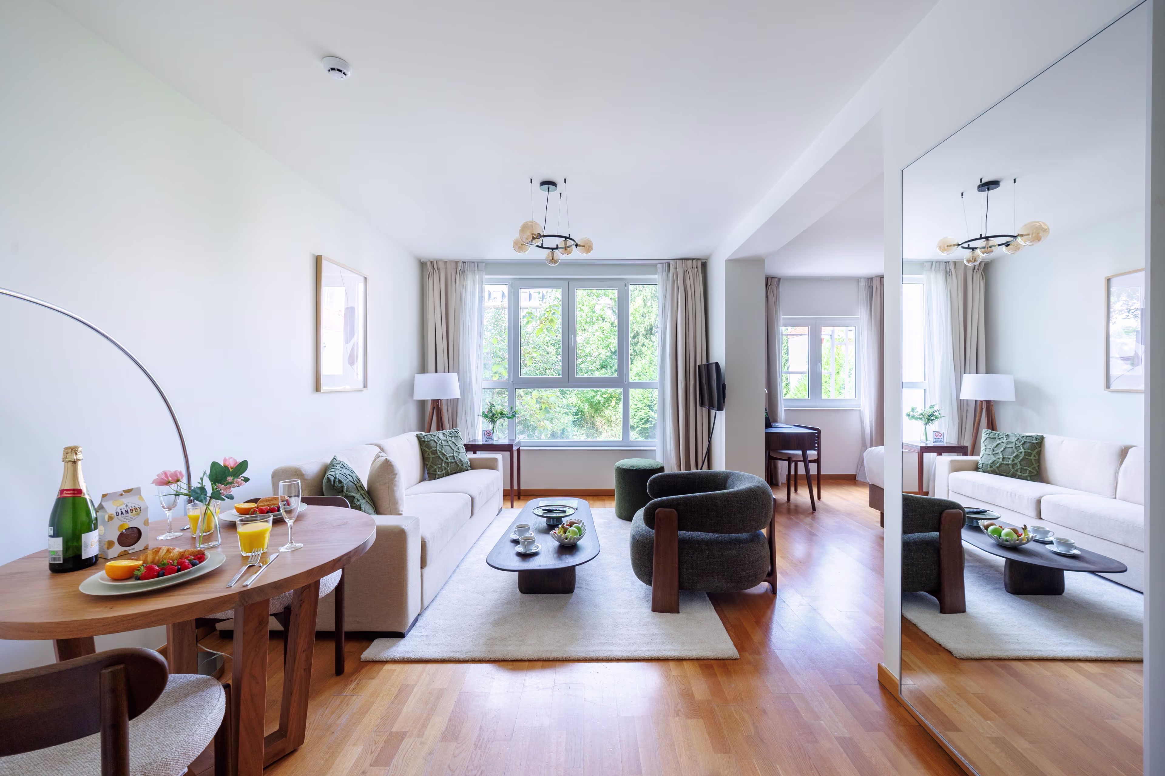 Sunny European Studio