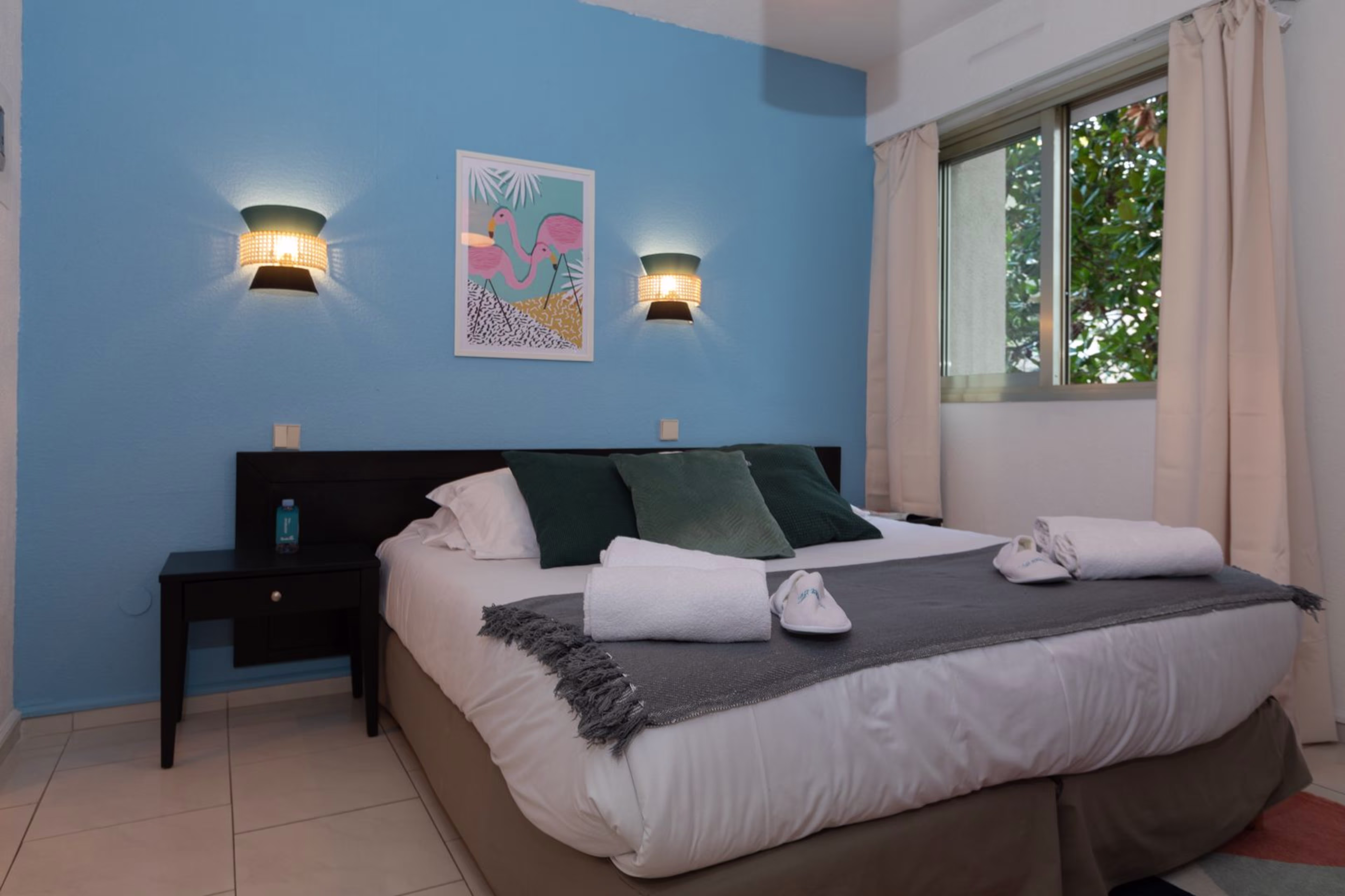 One-Bedroom Apt with Garden View 3