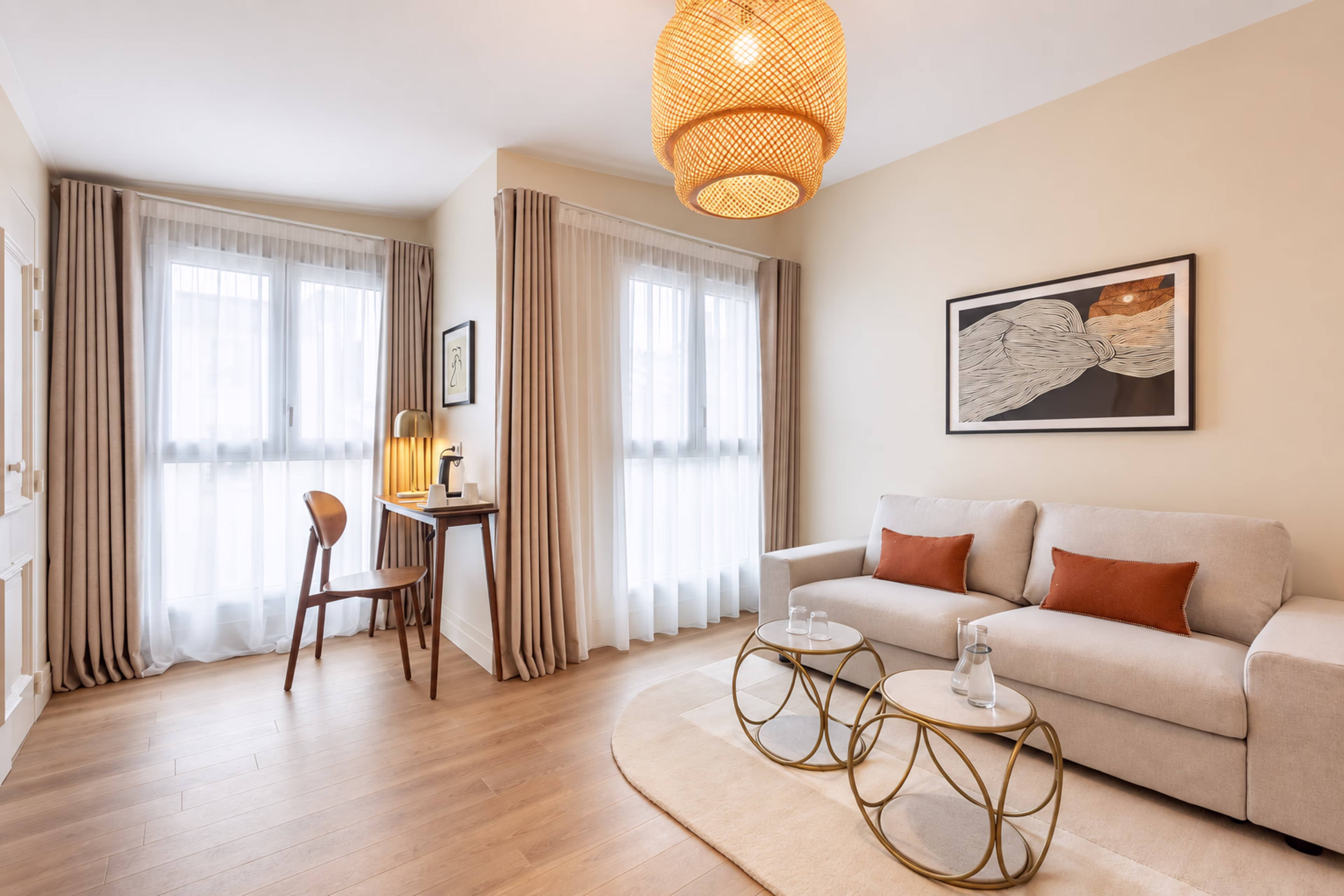 Deluxe Suite 1