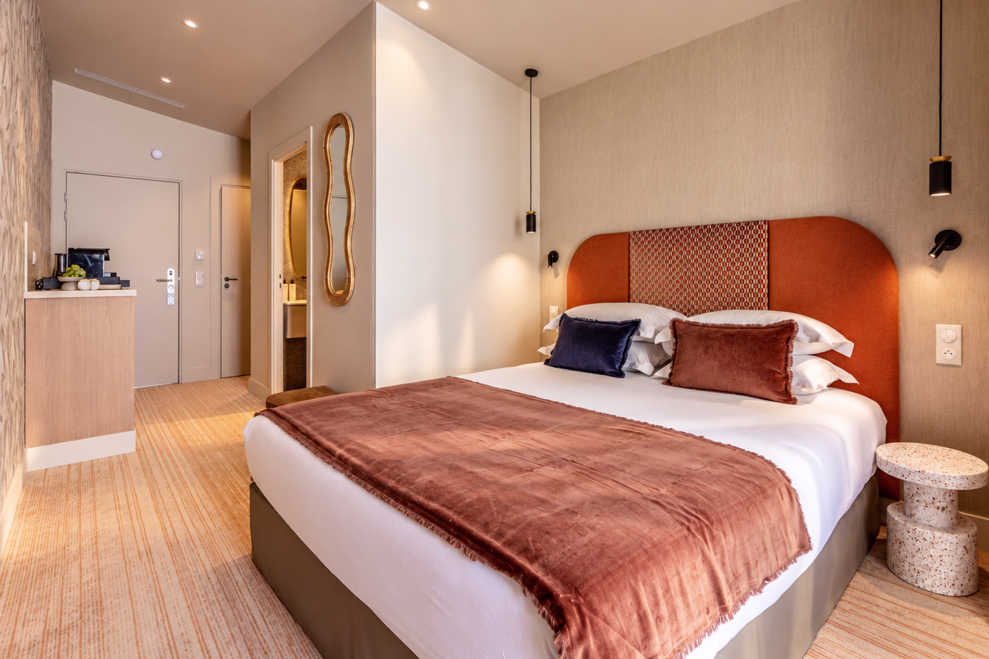 Double Room with Balcony 4