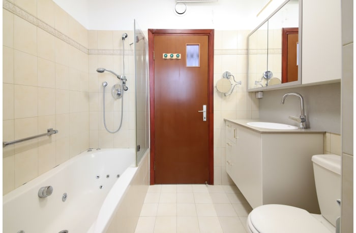 Apartment in Derech Chevron II, Baka - 11