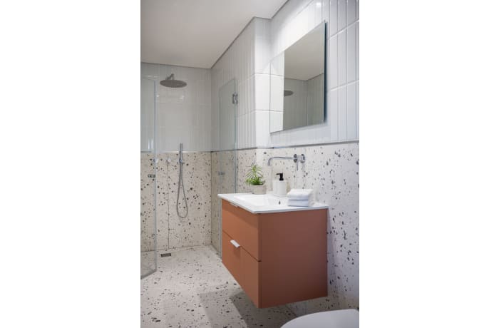 Apartment in Four-Bedrooms Apartment, City Center - 9