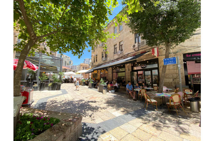 Apartment in Four-Bedrooms Apartment, City Center - 18