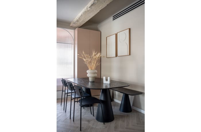 Apartment in Four-Bedrooms Apartment, City Center - 2