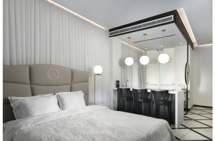 Apartment in King George Deluxe Suite, City Center - 8