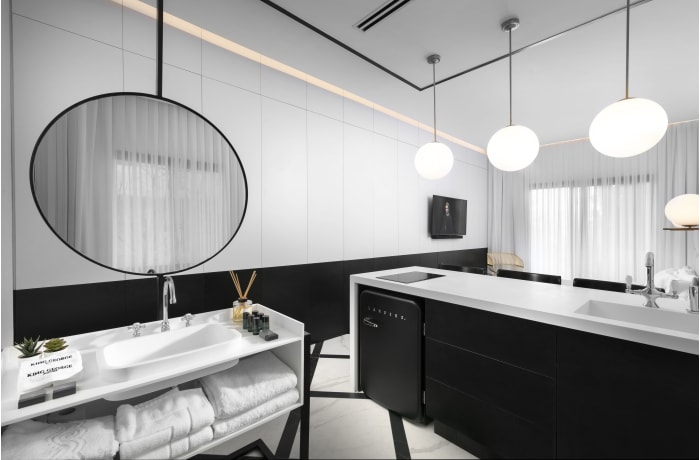 Apartment in King George Deluxe Suite, City Center - 11