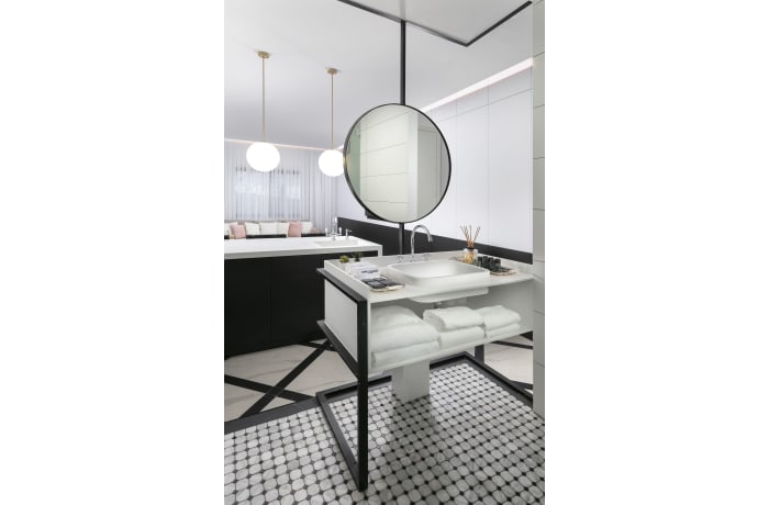 Apartment in King George Deluxe Suite, City Center - 23