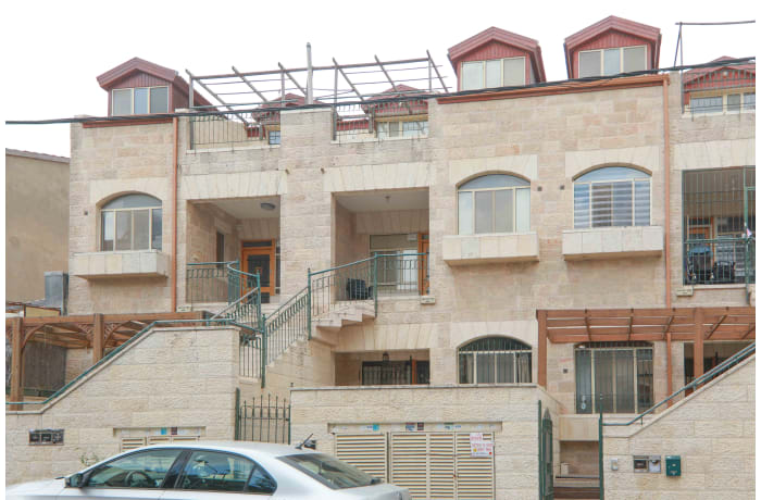 Apartment in Keren Kayemet, Sha'are Khesed - 25