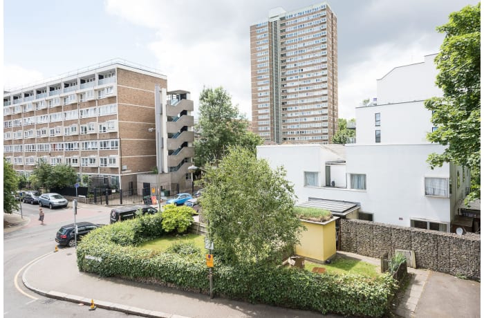 Apartment in Battersea High Street, Battersea - 0