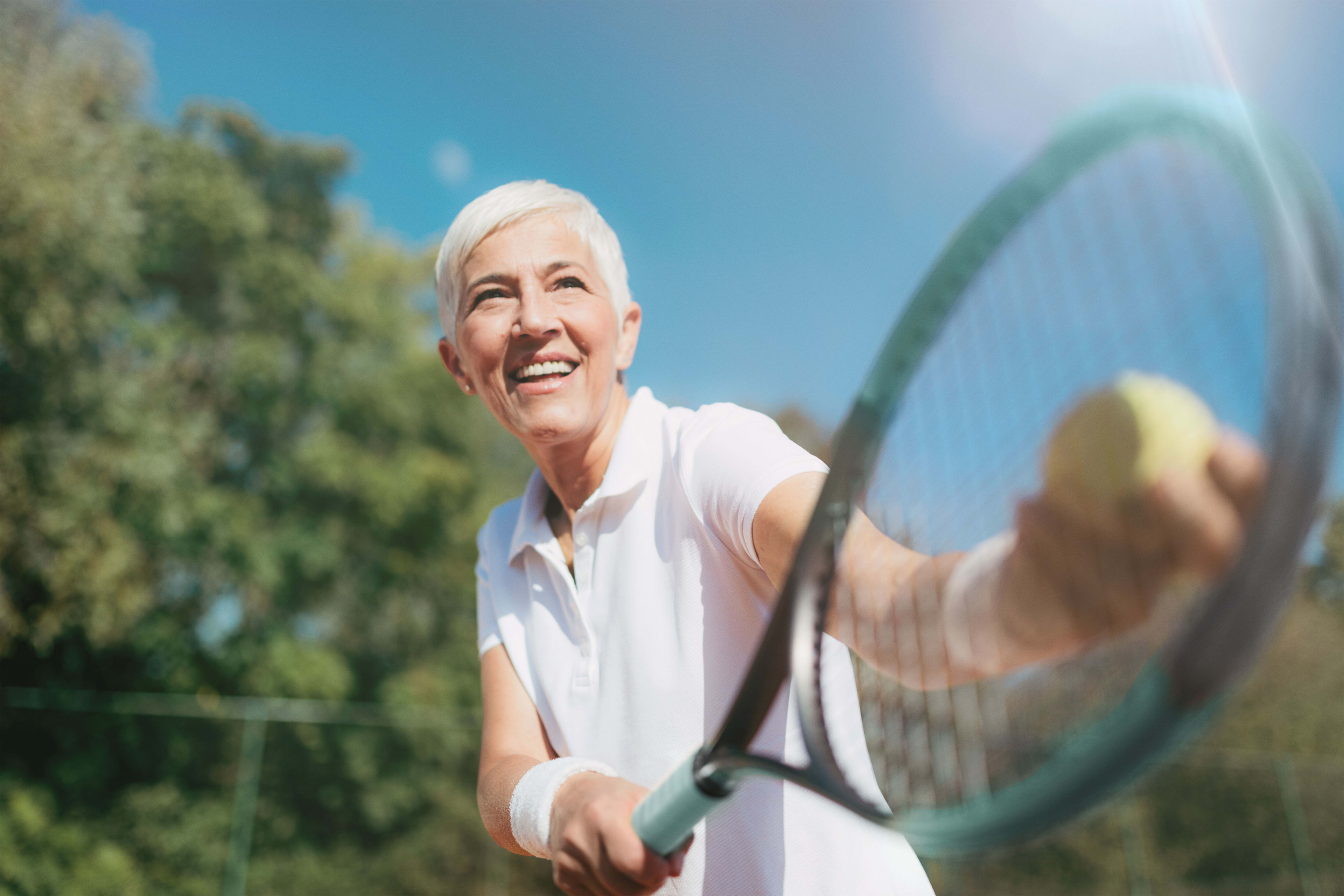 Bewegung_Tennis_Frau_Aufschlag_s